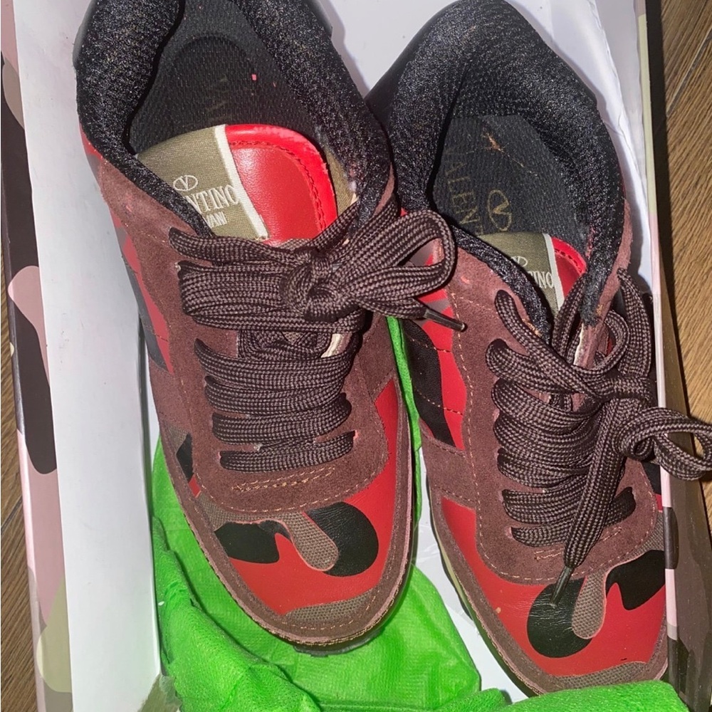 No Boundaries Red and Brown Sneakers